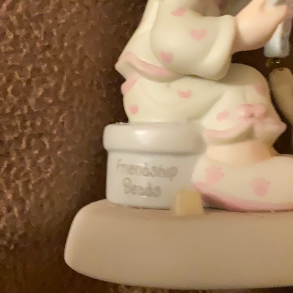 Precious Moments little girl with cat - Picture 4 of 7